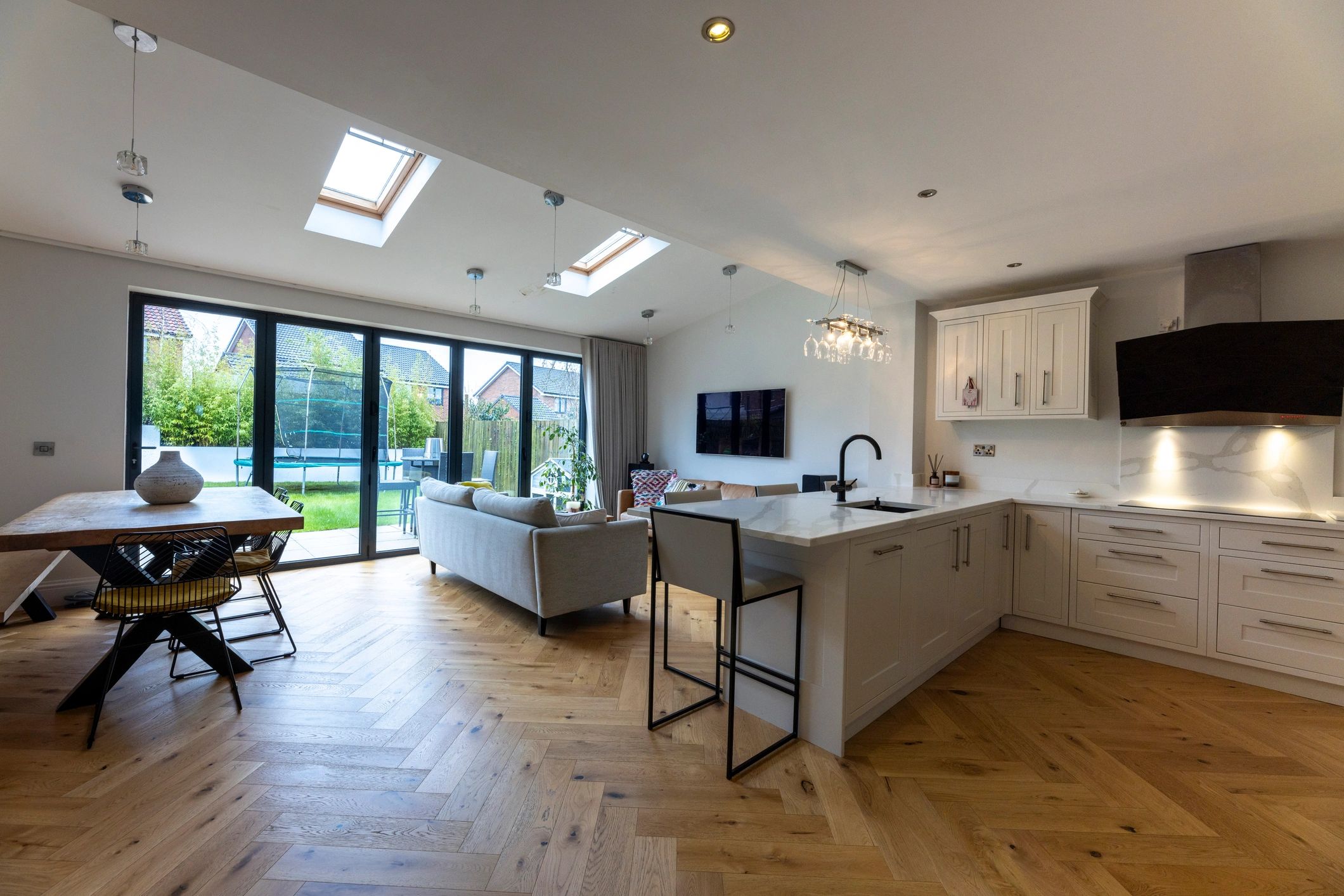 Espacio interior abierto de una casa moderna